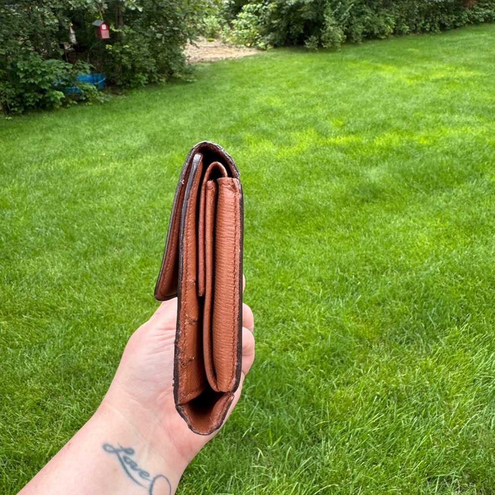 Luxury Louis Vuitton Wallet - Picture 3 of 8